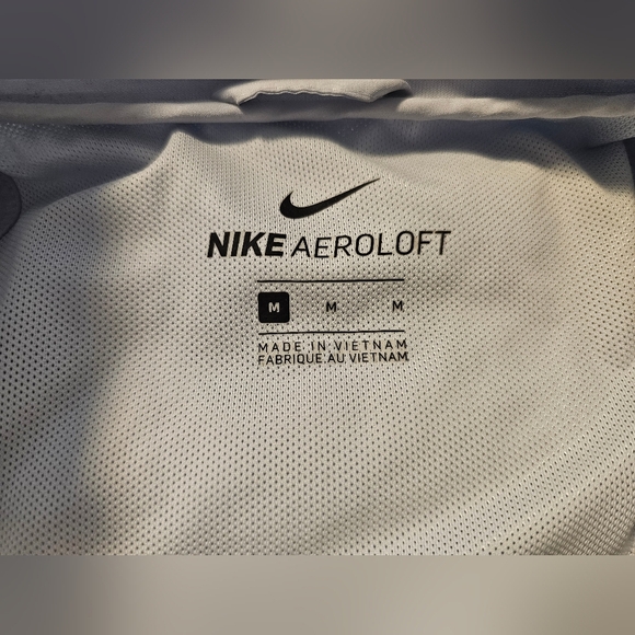 Nike womens Aeroloft jacket in size Medium. LIKE NEW! - Picture 8 of 9